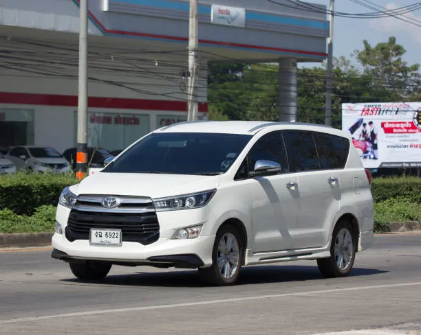 Innova Crysta (Toyota Innova) – Comfortable taxi in Gujarat – 6+1 seats